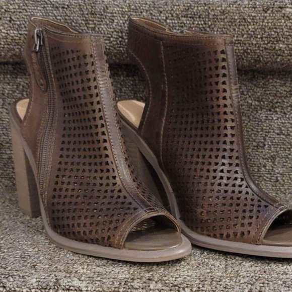 Ladies Sandals - Picture 1 of 5